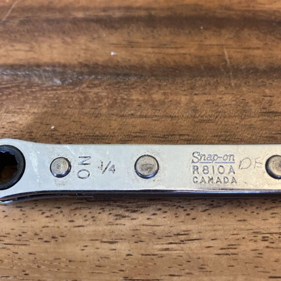 Snap-On R810A Canada 1/4” - 3/16” Ratcheting Box End Wrench 12 Point - Picture 3 of 9